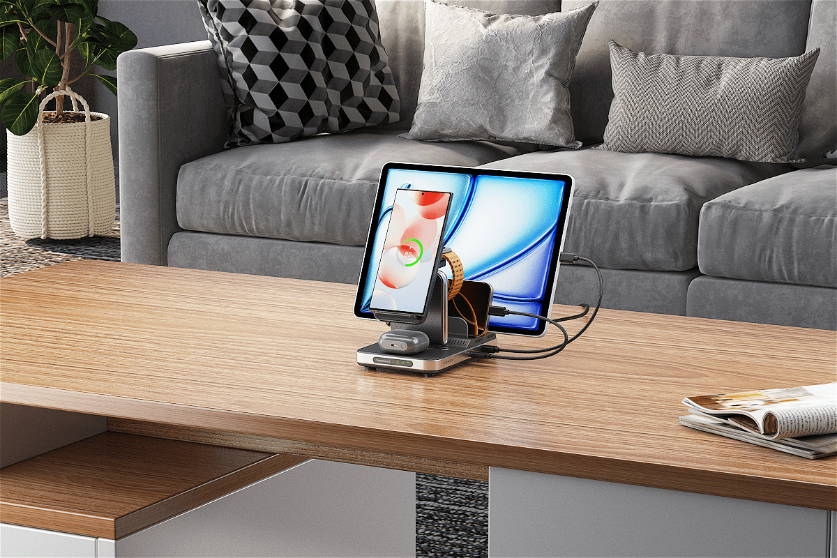 Designed as a Samsung charging station, the SwanScout 901S charges Galaxy phones, watches, and earbuds together.